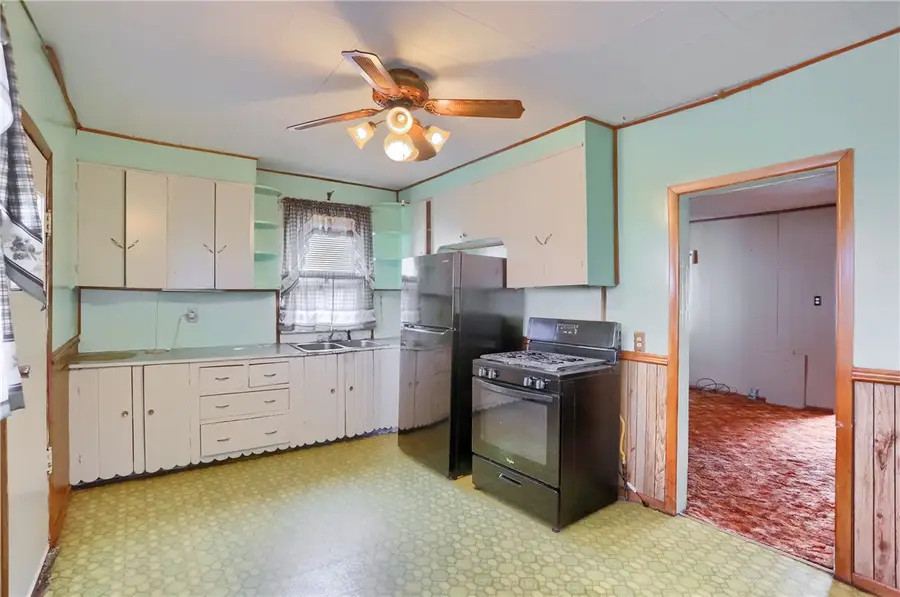 806 1/2 Harrison St, New Castle, PA 16101 - #3