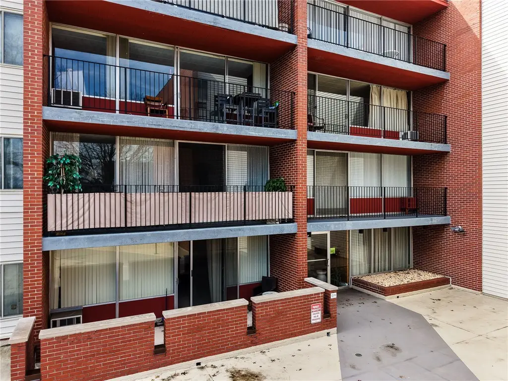 446 Hoodridge Dr #201, Pittsburgh, PA 15234 - #1