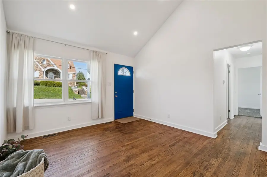 695 Park Ave, Mount Pleasant, PA 15666 - #2