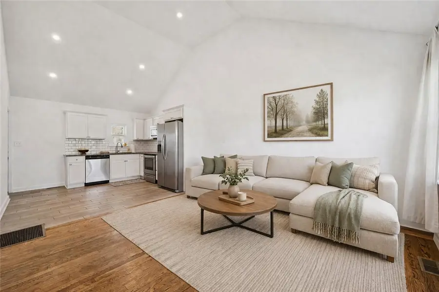 695 Park Ave, Mount Pleasant, PA 15666 - #3