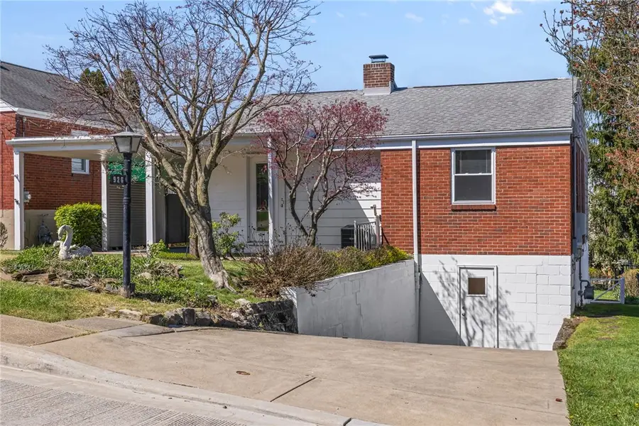 926 Gladys Ave, Pittsburgh, PA 15216 - #2