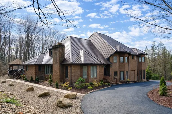 1 Coronado Dr, New Castle, PA 16105