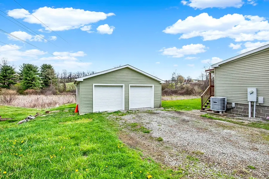 2533 W Crawford Ave, Connellsville, PA 15425 - #3