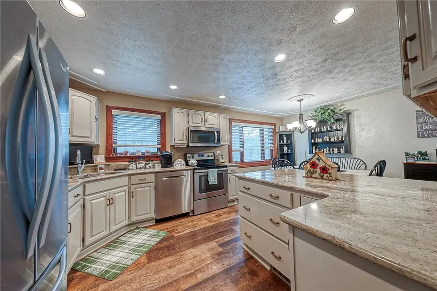 925 Lindenwood Dr, Pittsburgh, PA 15234 - #2