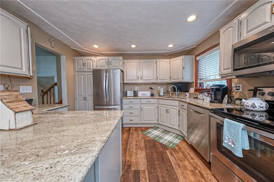 925 Lindenwood Dr, Pittsburgh, PA 15234 - #3