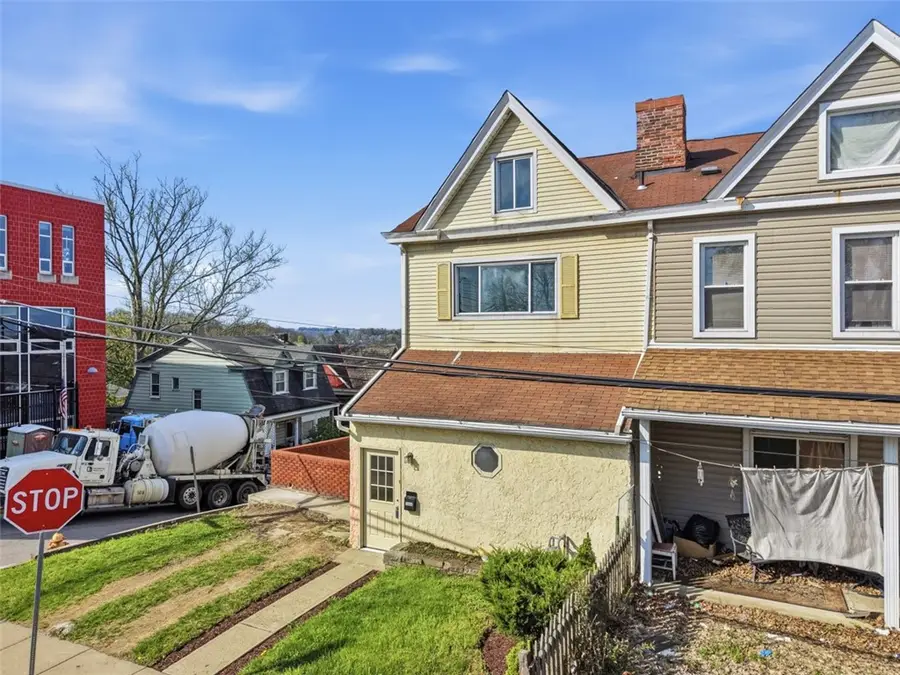 1656 Dellrose St, Pittsburgh, PA 15210 - #3
