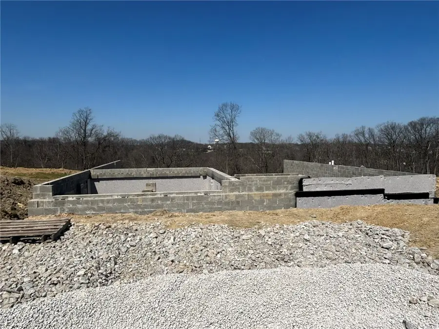 143 Victoria Dr, Coraopolis, PA 15108 - #2