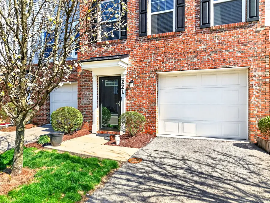 221 Faulk Dr, Warrendale, PA 15086 - #2