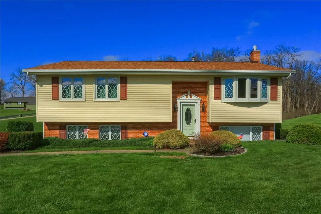 1123 Brookshire Dr, New Castle, PA 16101 - #1