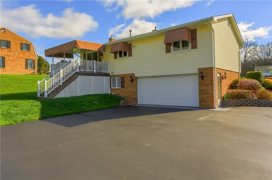 1123 Brookshire Dr, New Castle, PA 16101 - #3