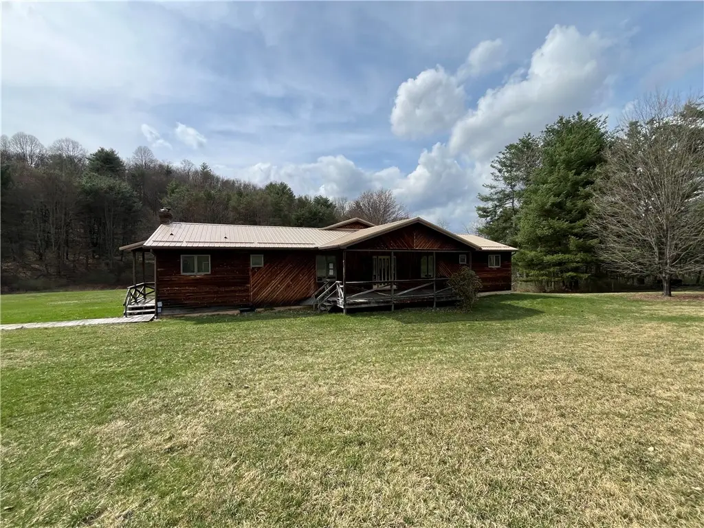 589 Walls Rd, Reynoldsville, PA 15851 - #1