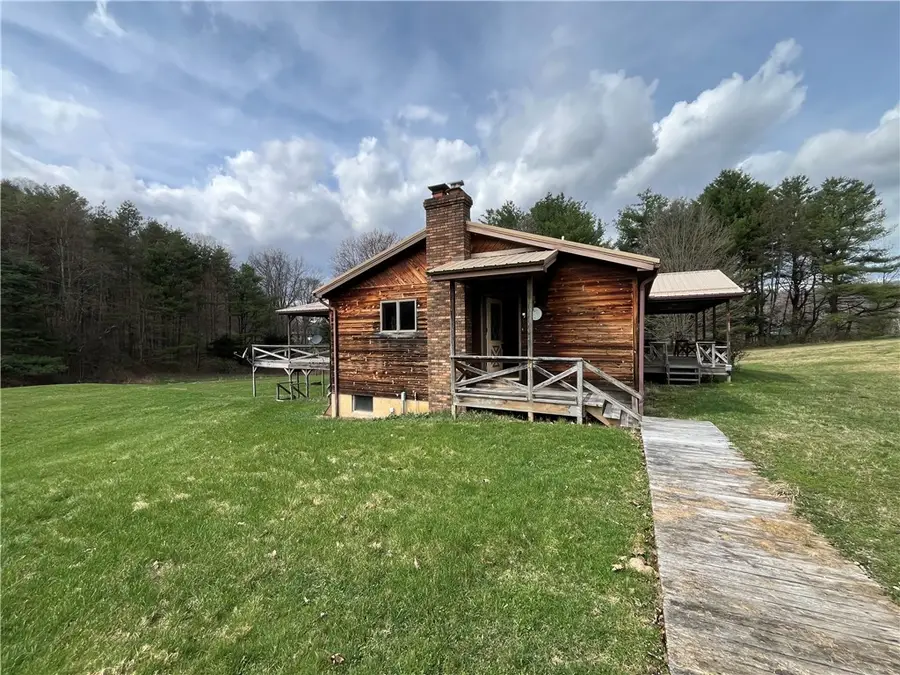 589 Walls Rd, Reynoldsville, PA 15851 - #2