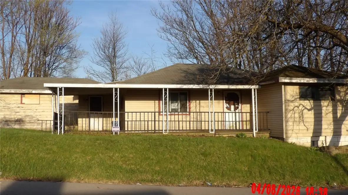 926 Stambaugh Ave, Farrell, PA 16121 - #1