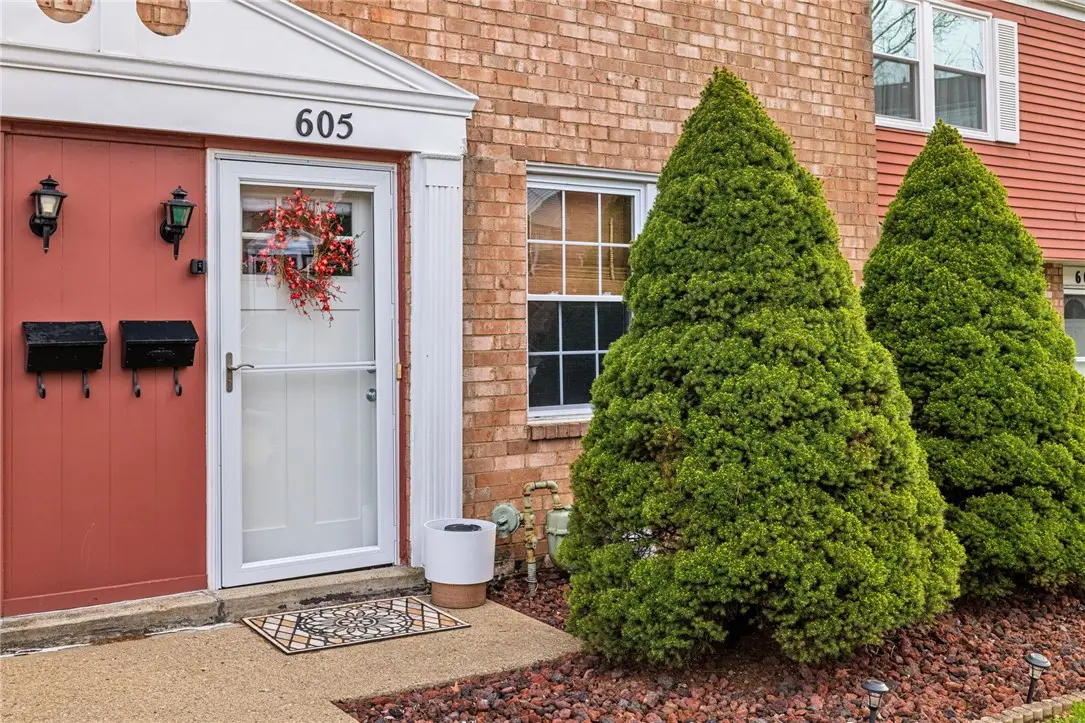 605 Hickory Cir, Canonsburg, PA 15317 - #1
