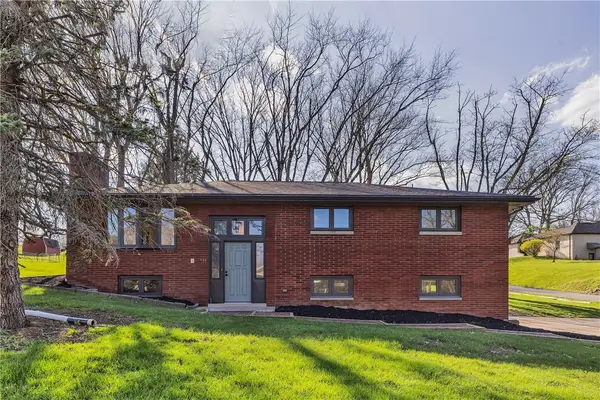 395 Crescent Dr, Washington, PA 15301