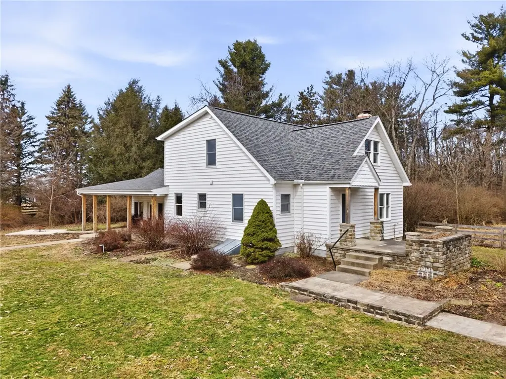 220 W Cruikshank Rd, Butler, PA 16002 - #1