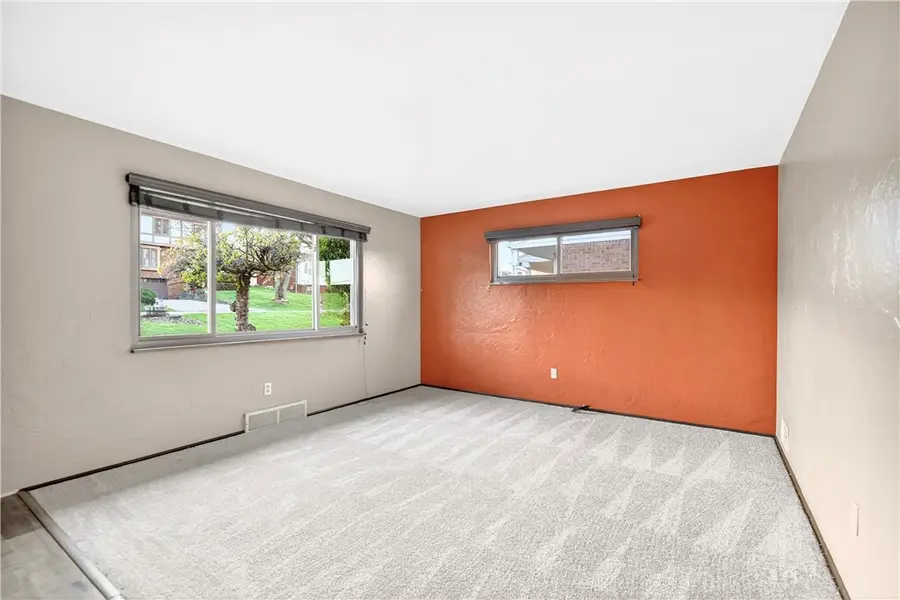 464 Nantucket Dr, Pittsburgh, PA 15236 - #2