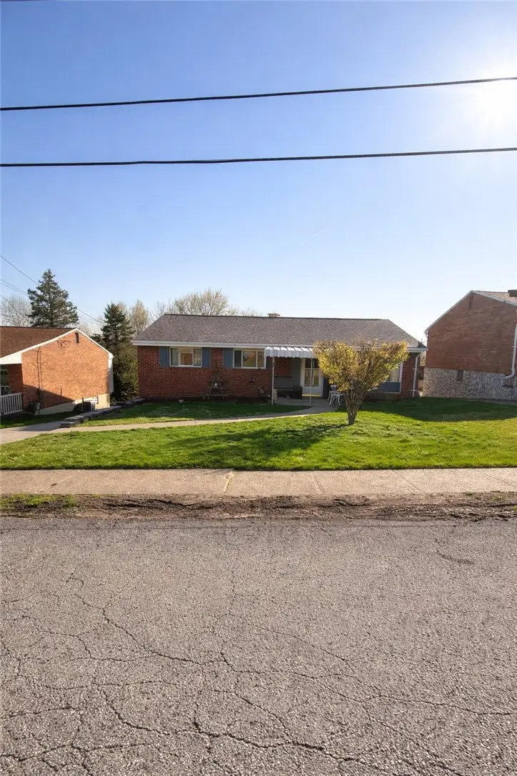 1110 Portsmouth Dr, McKeesport, PA 15133 - #2