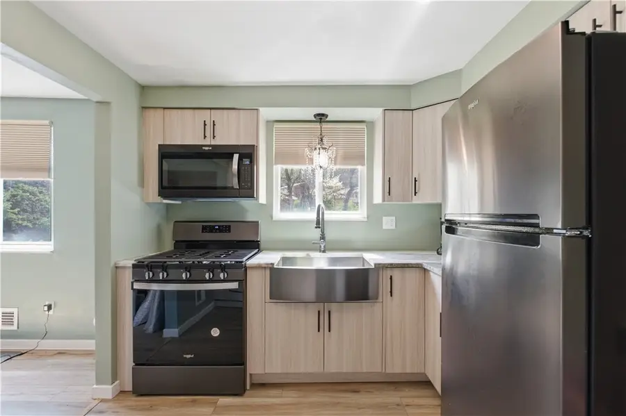 25 Krist Glen Dr, Pittsburgh, PA 15218 - #2