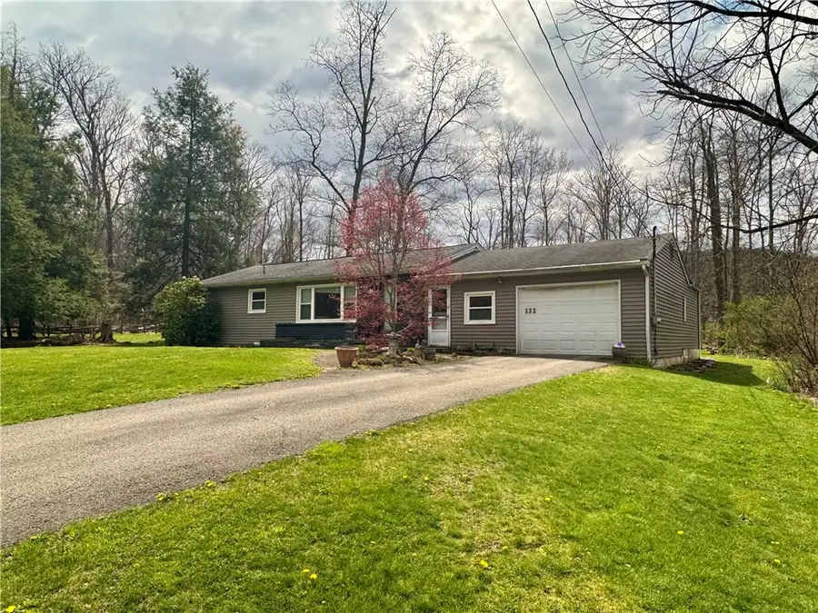 132 School St, Laughlintown, PA 15655 - #2