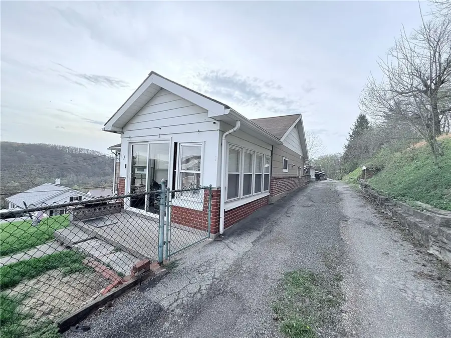 521/523 3rd St, Isabella, PA 15447 - #2