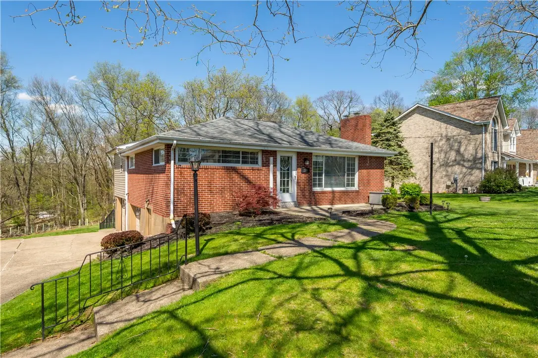 299 Maplewood Dr, Canonsburg, PA 15317 - #1