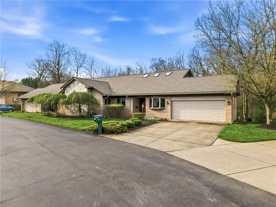 180 Oakview Dr, Hermitage, PA 16148 - #2