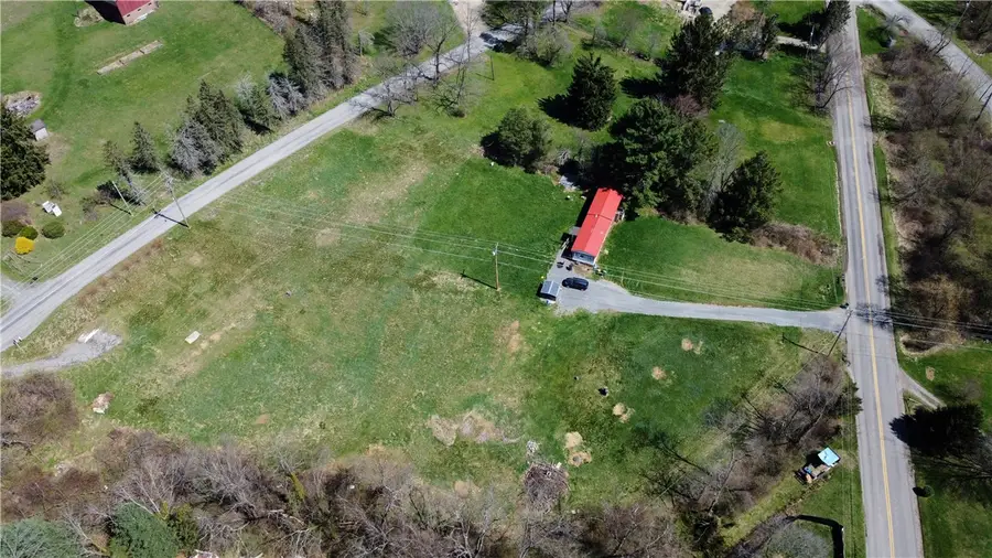 1393 Hooker Rd, Karns City, PA 16041 - #2