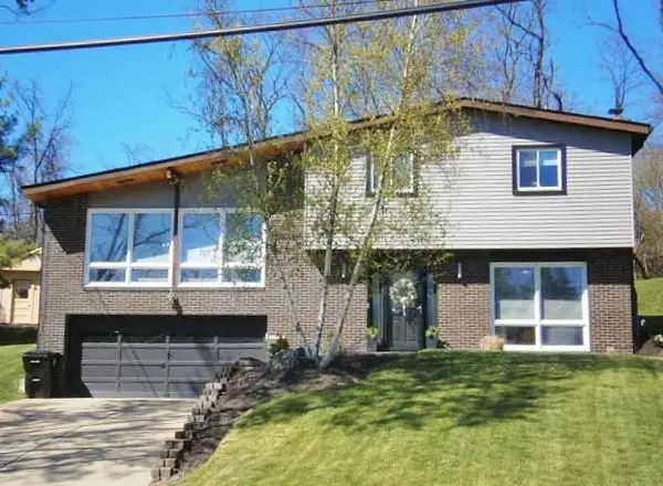 1369 Falla Dr, Bethel Park, PA 15102