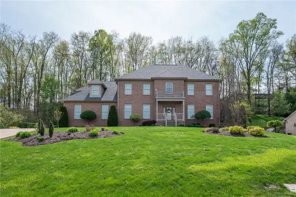 10 Holly Ln, Uniontown, PA 15401