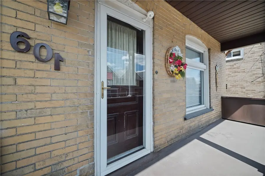 601 E 7th Ave, Tarentum, PA 15084 - #2