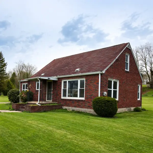 32 Hamburg Rd, Greenville, PA 16125