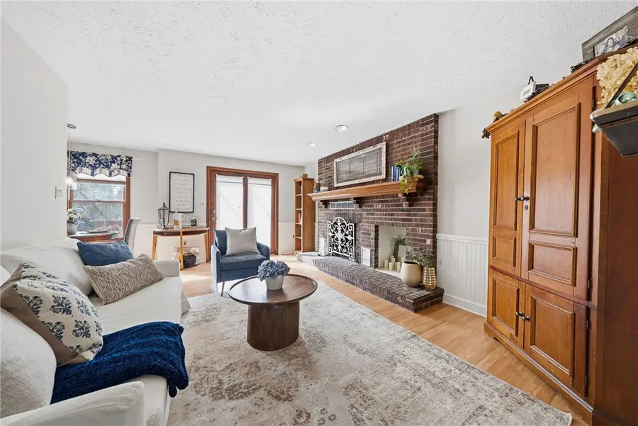 623 W Parliament Dr, Coraopolis, PA 15108 - #2