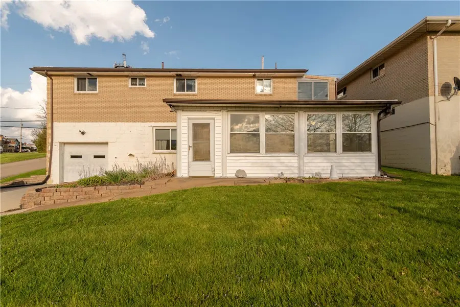 583 Hillcrest Ave, Stowe, PA 15136 - #2