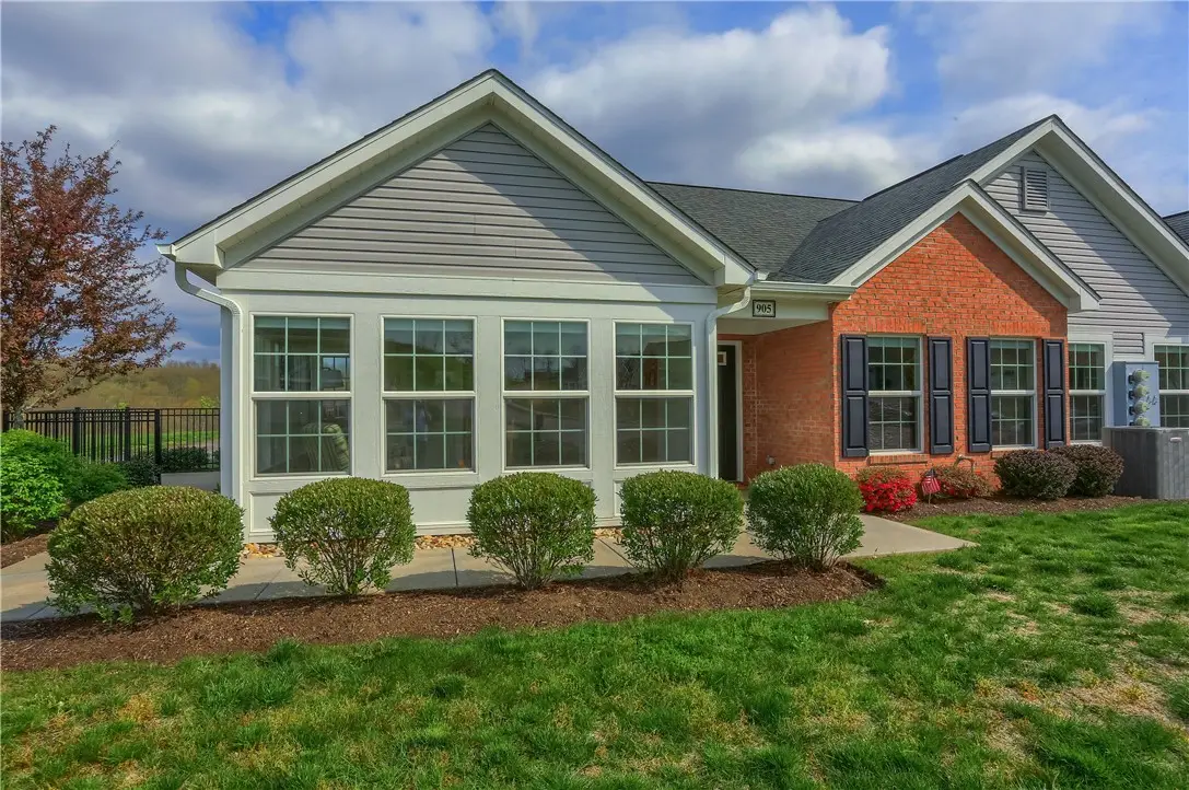 905 Spring Valley Dr, Zelienople, PA 16063 - #1