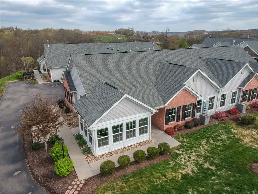 905 Spring Valley Dr, Zelienople, PA 16063 - #2