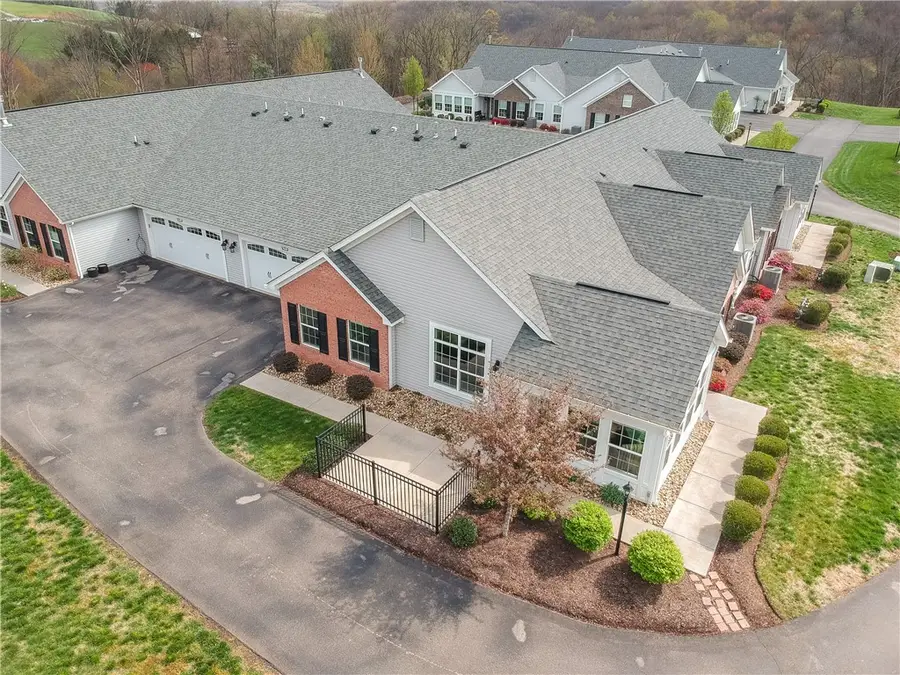 905 Spring Valley Dr, Zelienople, PA 16063 - #3