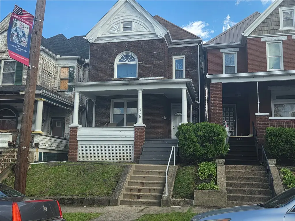 135 Farragut Ave, Vandergrift, PA 15690 - #1