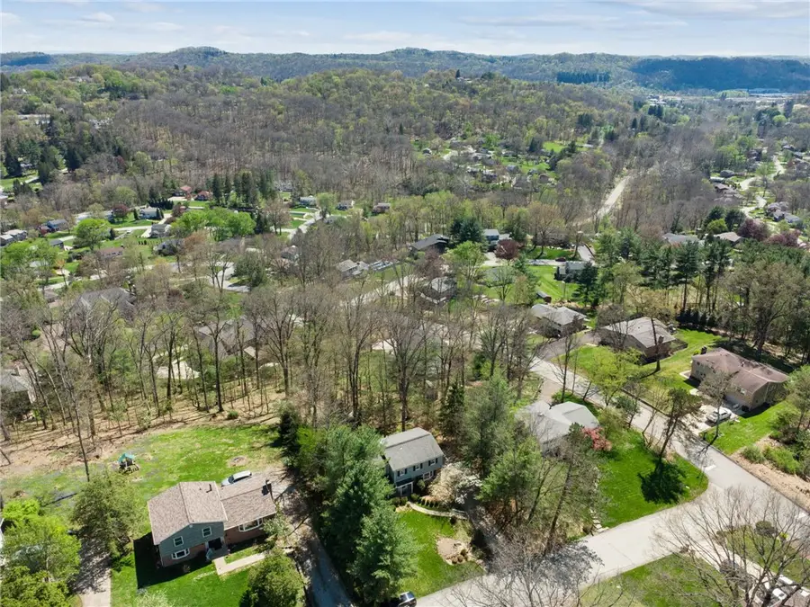 3902 Glencoe Ct, Murrysville, PA 15668 - #2