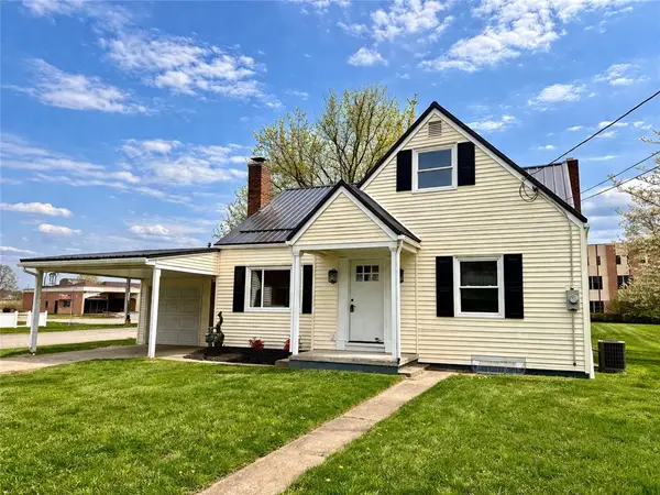 748 Pershing St, Ellwood City, PA 16117