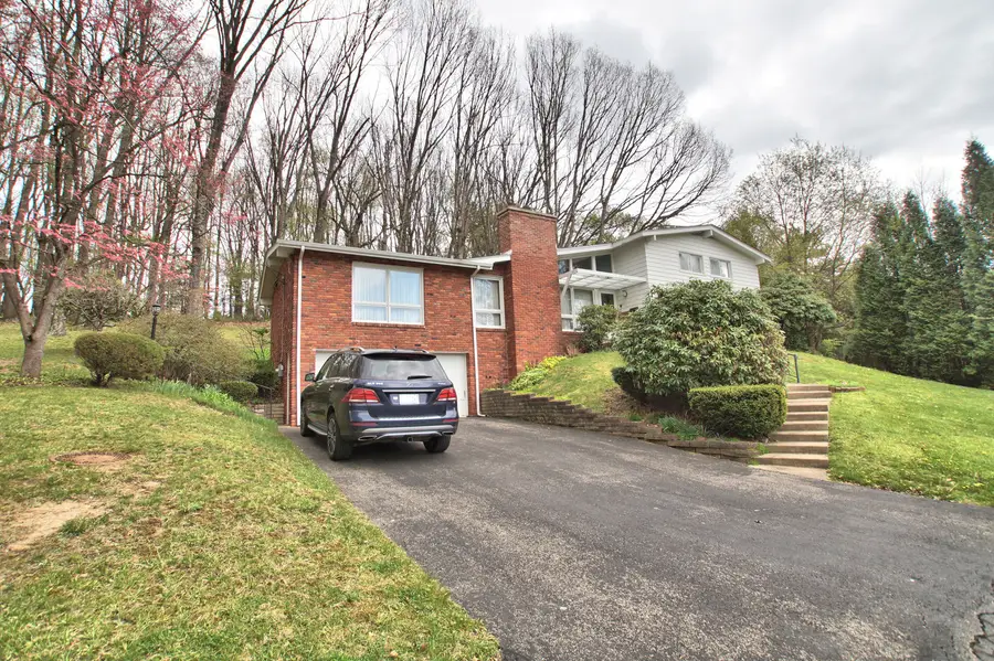 52 Meadowbrook Avenue, Greensburg, PA 15601 - #2