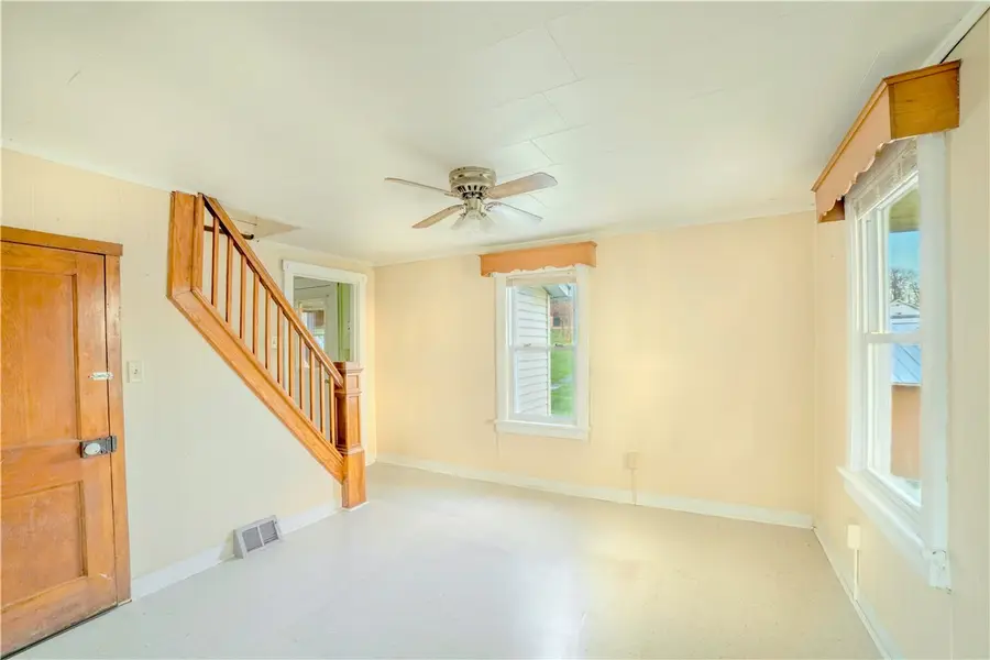 607 Devlin St, Gallitzin, PA 16641 - #3