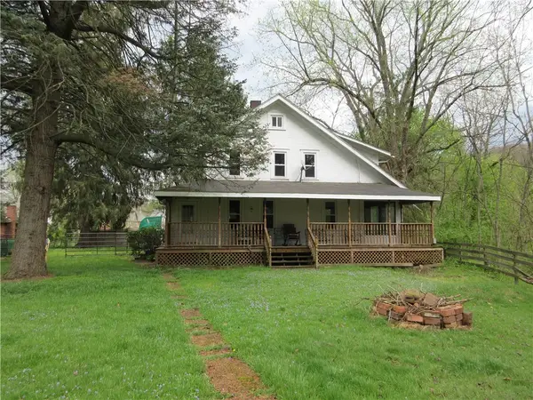 227 Wurtemburg Rd, Ellwood City, PA 16117