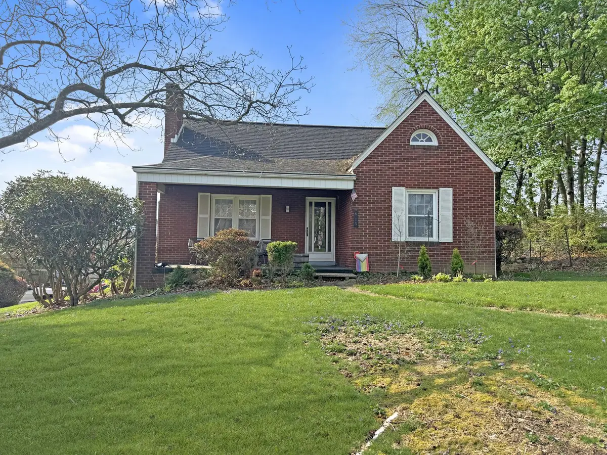 3006 Roosevelt Ave, Aliquippa, PA 15001 - #1