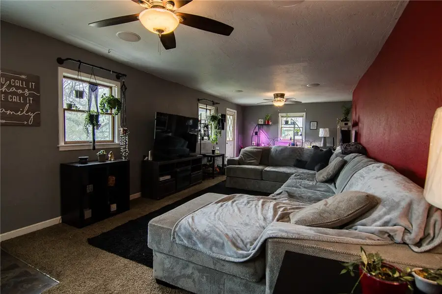 326 Back St, Mount Pleasant, PA 15666 - #3