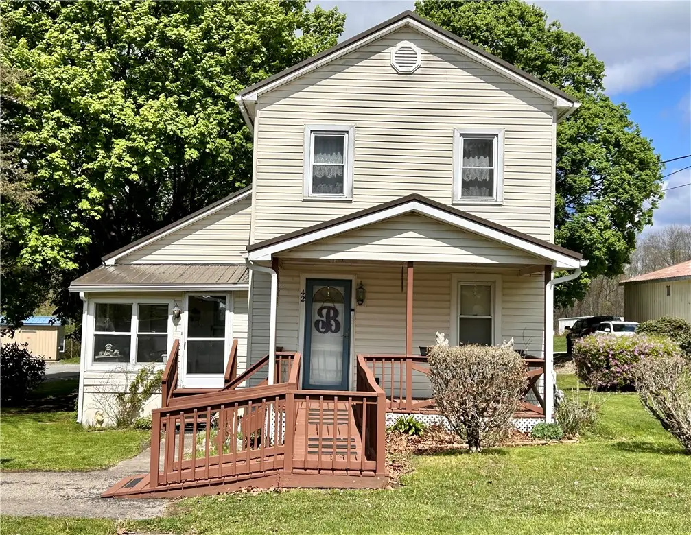 42 9th St, Lucernemines, PA 15754 - #1