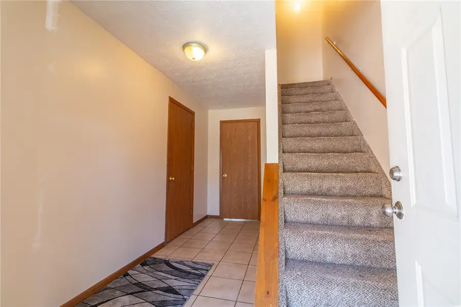 1087 Cranston Dr, Greensburg, PA 15601 - #3