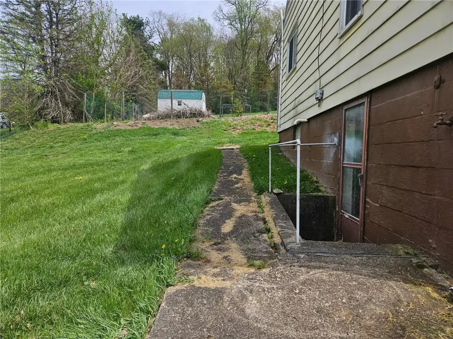 23 Cross St, Burgettstown, PA 15021 - #3