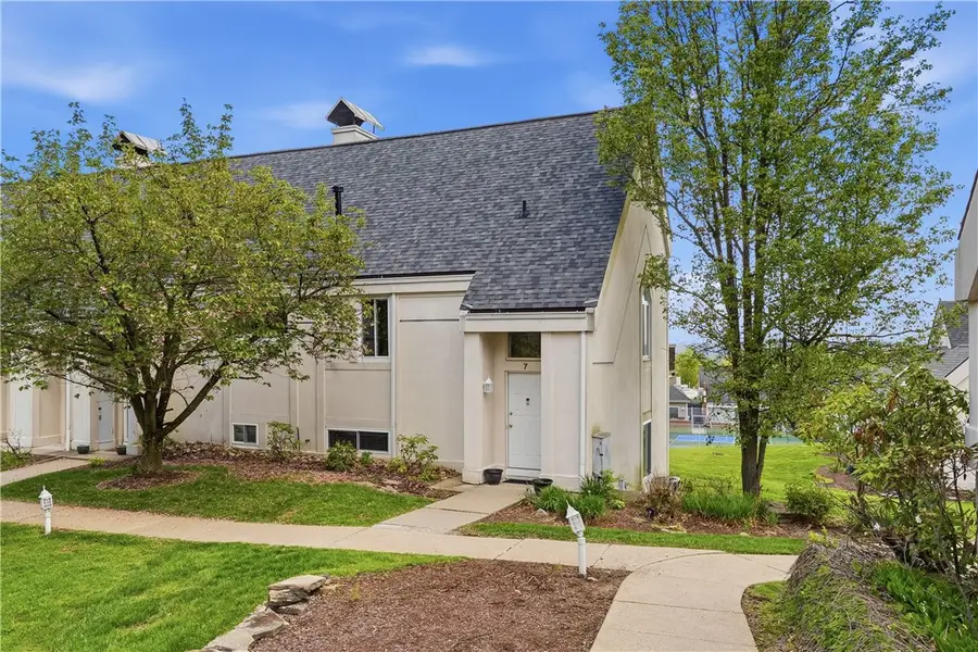 7 Ridgemead Fields Dr, Verona, PA 15147 - #2