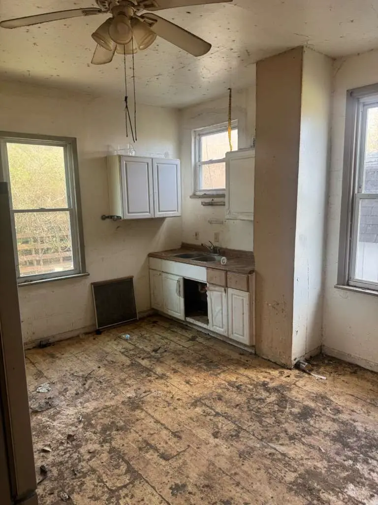 144 Kings Rd, West Mifflin, PA 15122 - #2